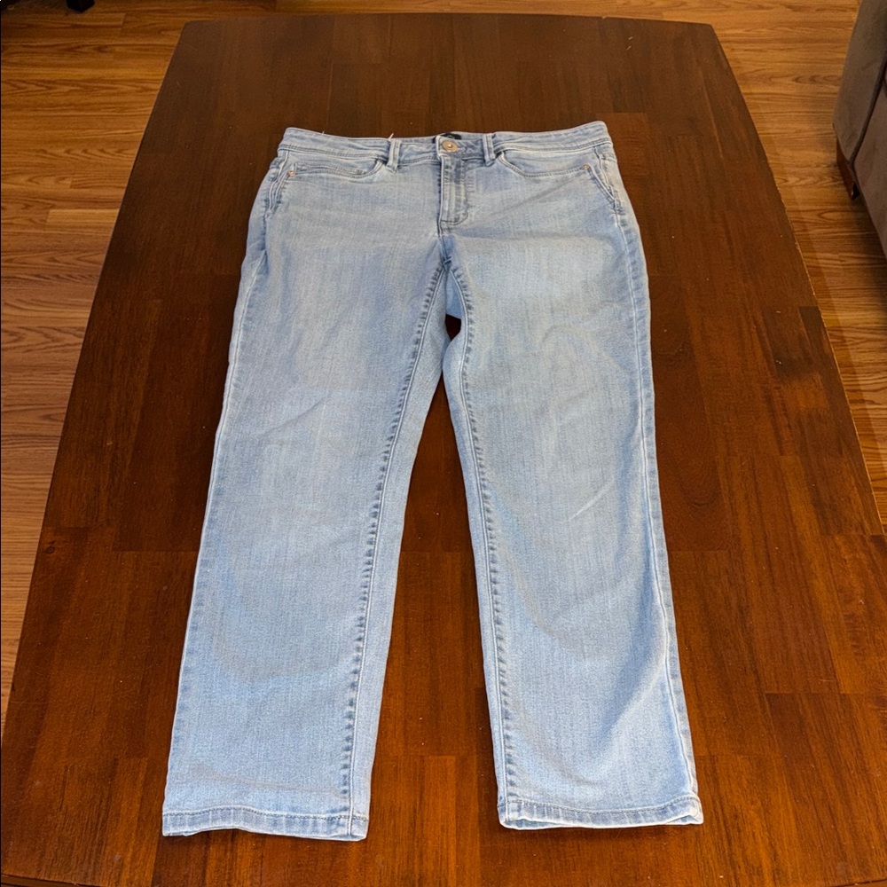 J. Jill Denim Ladies light blue wash Authentic Fit Slim Ankle jeans. Size 8.